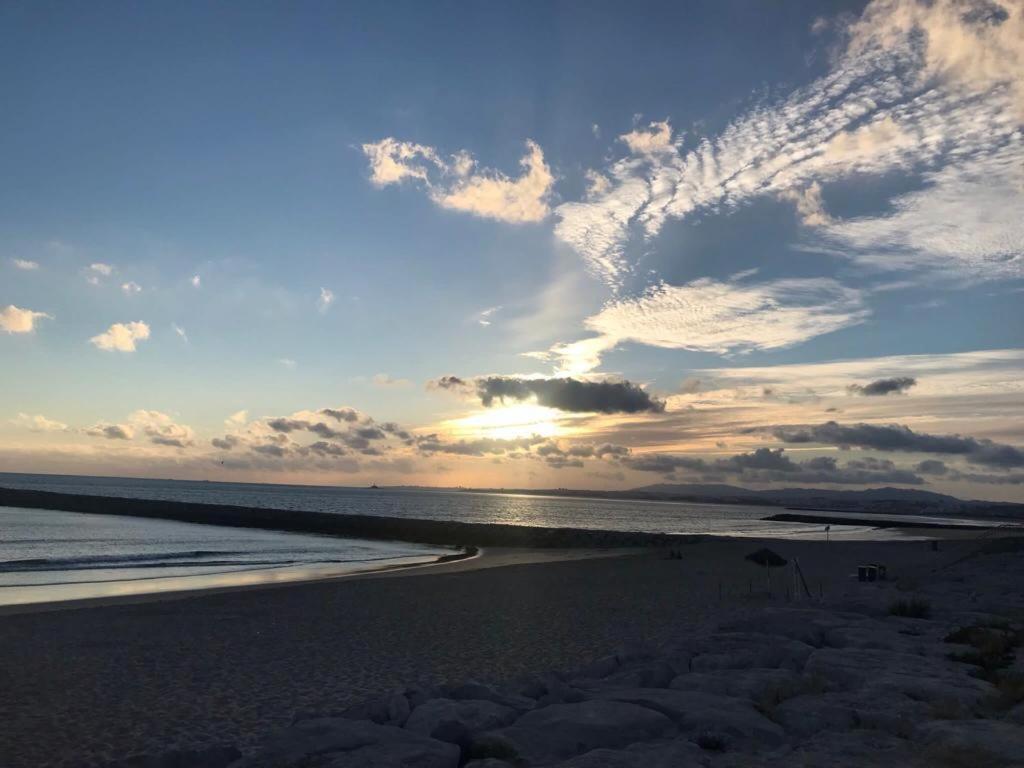 T2 Com Uma Vista Deslumbrante Sobre O Atlantico! Apartman Costa de Caparica Kültér fotó